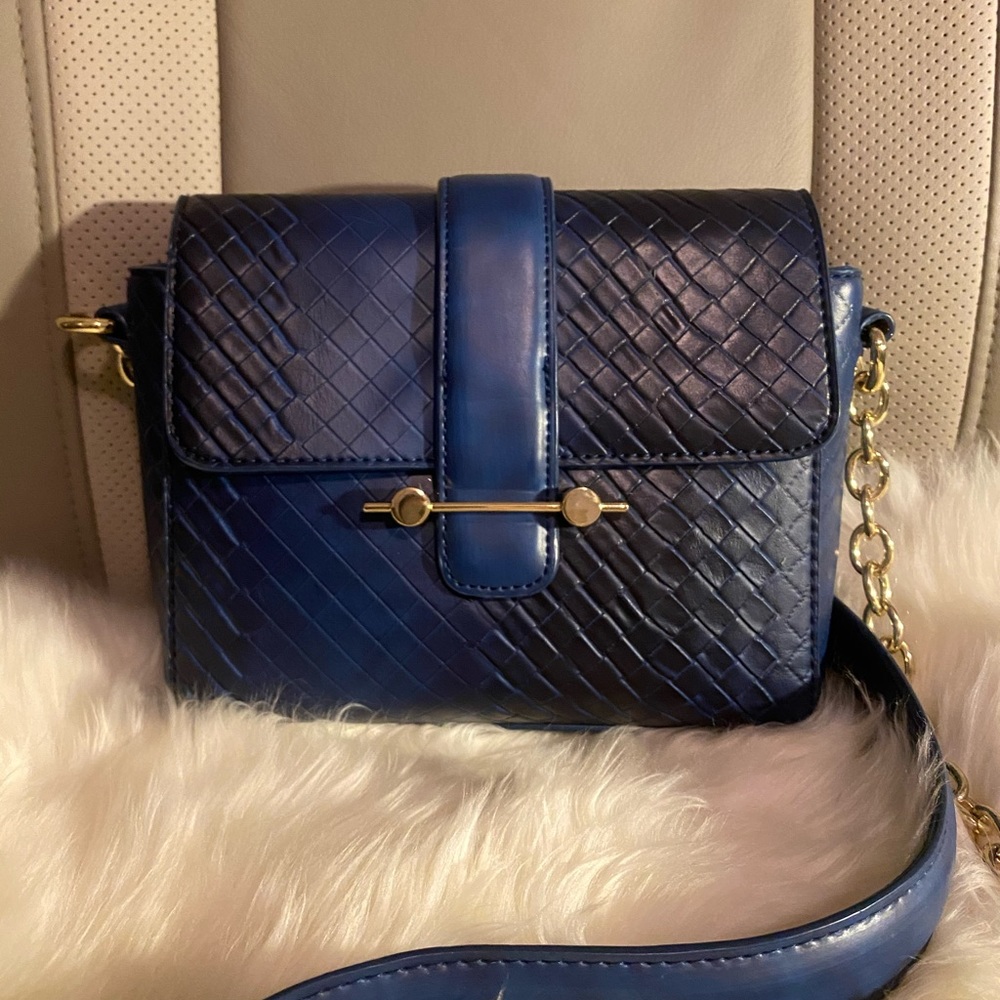 CharmingCharlie crossbody bag